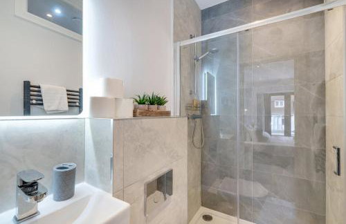 Luxury 5 Bedroom, 4 Bathroom Home in Purley - Foto 74