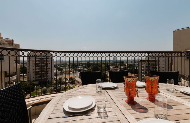 Apartment with Sauna, Hot Tub & Parking - Photo 34