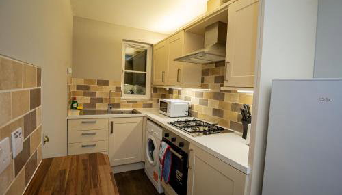 Modern Spacious 2 Bed Apartment Wolverhampton with Free Secure Parking - Foto 4
