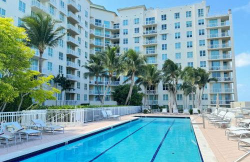 Luxury Oasis Suite - Photo 19