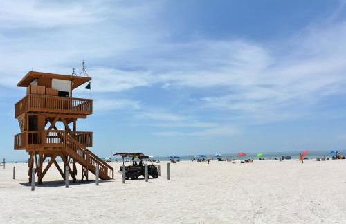 CASA NICA! Luxury Private Pool Home with dock on a saltwater canal! - Foto 41