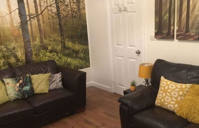 Central Wigan Welcoming Townhouse Sleeps up to 6 - Photo 18