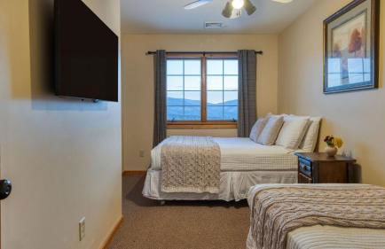 Scenic Catskills Retreat • Pool Hot Tub Game Room Lake Views Mountainview Estate by AvantStay - Foto 32