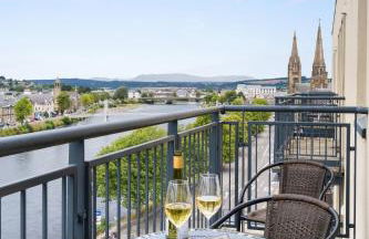 By the Bridge by Toppo - Foto 1