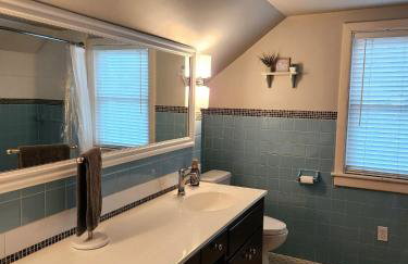 Large Cozy House Near NexusPark Air Hockey - Foto 19