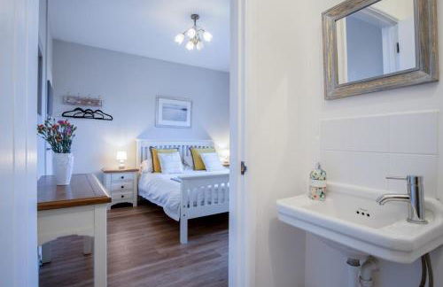 Tide & Tee - 2 Bedroom Apartment - Penally - Tenby - Photo 32