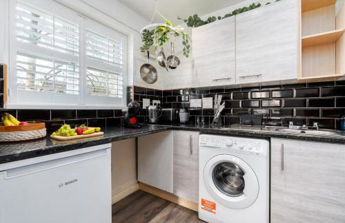 Cozy 2 Bed Apartment - Unlimited Wi-Fi - Free Parking - Sleeps 6 - By Old Trafford - Foto 32