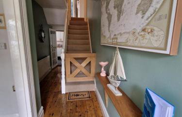 MIDSHIPS A HOLIDAY HOME IN DARTMOUTH SLEEPS UPTO 6 PEOPLE ,PET FRIENDLY , 10 MINUTES WALK TO Town CENTRE WITH PARKING included - Foto 5