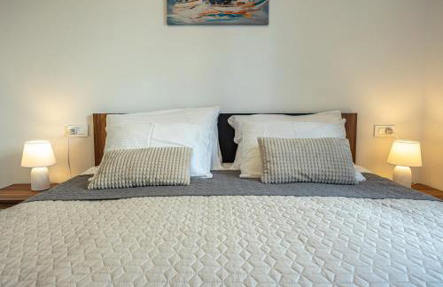 Luxury White Sails Villas with a Multi Sport Court and Sea View - Photo 51