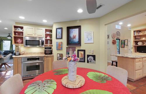 Beach Paradise Getaway - 200ft from Beach! - Foto 58