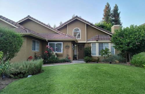 3 Bedrooms,Beautiful House with Hot Tub, Pool Oasis and Fire Pit - Foto 1