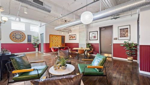 Stunning Downtown Apartment with Pool, Laundry, Parking - Foto 2