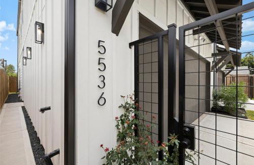 2 Luxury Homes in 1 - Walk to Nightlife & Stadiums - Foto 43