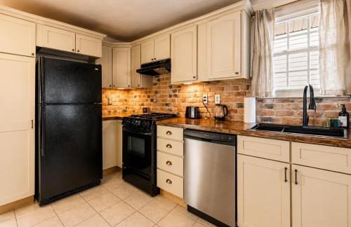 Romantic Nautical Stay in Downtown Wilmington, Cape Fear Inspired, Walkable & Pet-Friendly - Foto 13