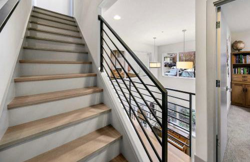 Lake & City View Modern Retreat w AC - Photo 10