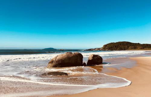 Praia de Quatro Ilhas a 50 metros do mar - Photo 19