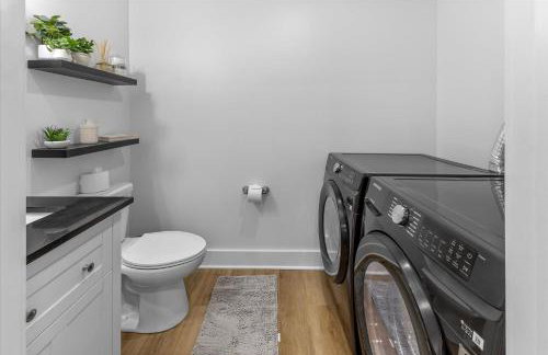 Farm House DT Indy with Pool Table - Photo 24