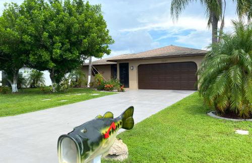 Cozy Coral Cottage with Tiki Hut, Mini Golf, Arcade and Grill - Foto 1