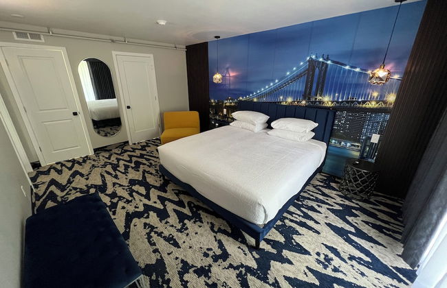 Lighthouse Inn & Suites - Photo 5