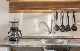 APART STUDIOS PONTAL - Aeroporto a 300 m - Praia 1,5 Km - Centro 2,5 Km - Cozinha Privativa - Mercado GBARBOSA e Padaria 450 m - Próx diversos Comércios a pé - Ar condic - Studios de 15 a 38 m2 Bem Equipados e Funcionais - Ideal Turismo e Trabalho - Foto 12