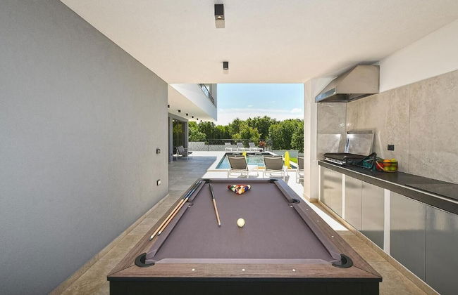 Spacious Villa With Pool and Garden in Stokovci - Foto 37