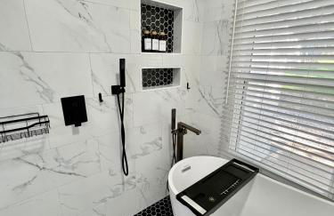 Charming 2BR 2BA 10 min DT Airport by LSP Homes - Foto 11