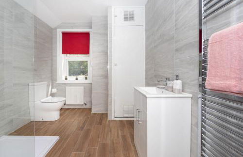 Cosy 3 Bedroom House - Private & Central - Ultra WiFi - Foto 42