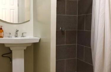 Ruth House Original Craftsman PETS, walk to State st. - Photo 10