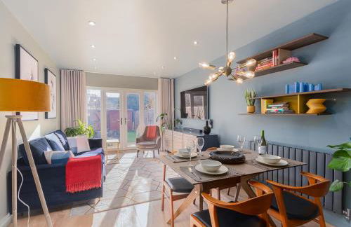 Castle Townhouse Kenilworth - Private Parking - 24 Hr Gym Access - Town Centre - Foto 1