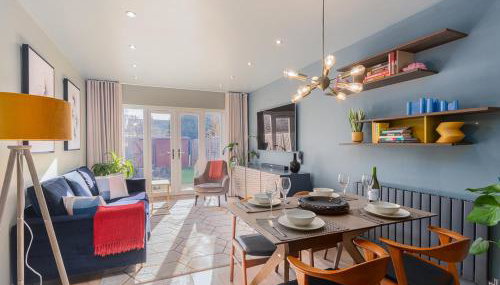 Castle Townhouse Kenilworth - Private Parking - 24 Hr Gym Access - Town Centre - Foto 1