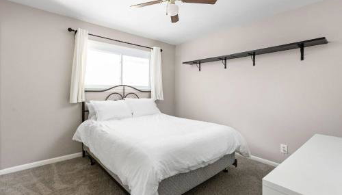 4Bedroom 2 Bath Home in Arts District-Smoky Row A Duplex - Foto 3, wardrobe