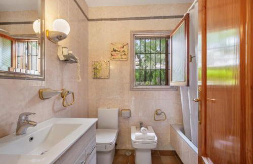 Villa La Font with pool and bbq - Foto 39