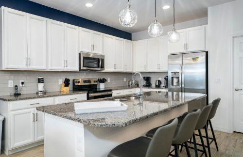 Modern 5BD, 4BA pool home in a golf resort community of Providence - Foto 8