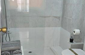 Ideal Holiday Apartment City Center - Photo 5