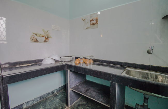 OYO 14181 Home Garden View Studio Morjim Beach - Foto 15