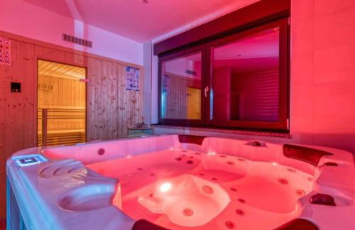 Four Bedroom Holiday House Mali Raj with Pool - Photo 38