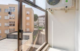 Spacious & Stylish Flat with Garage by HostWise - Foto 10