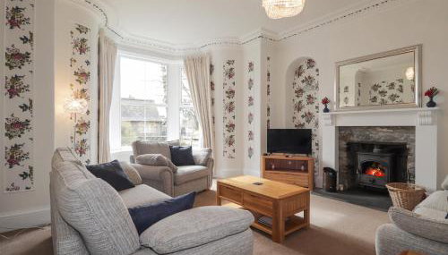 Arden House - Photo 2