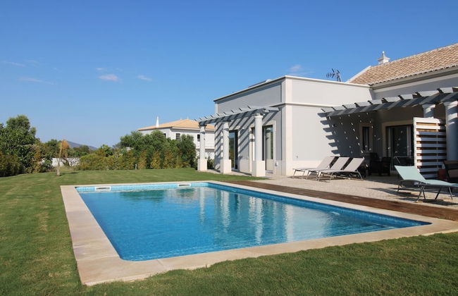 Semi-detached Villa With Pool In Rural Setting - Photo 15