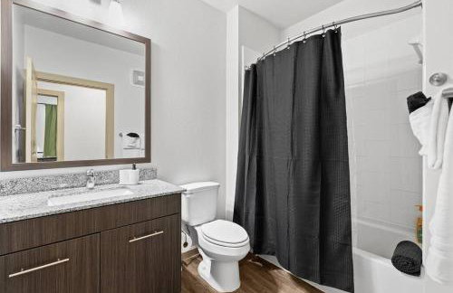 Luxe 2B/2B Getaway - Pool, Gym, Garage, Pet Wash - Foto 36