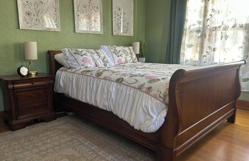 Private Gated Garden Suite in Historic Home, walk to UNM Football and Basketball, UNM and Pres Hospitals - Foto 4