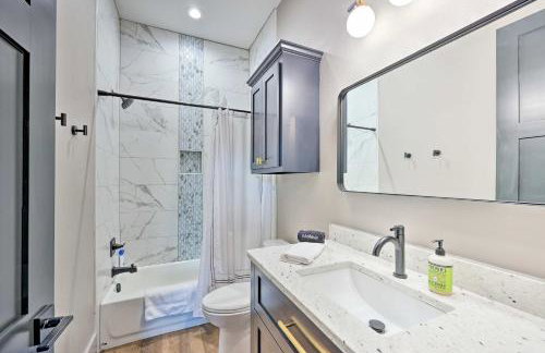 Lavish Riverfront Escape with Gas Grill! - Foto 27