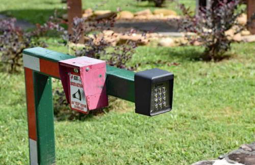 Couples Carriage House Retreat-Wineries & Hiking - Foto 18