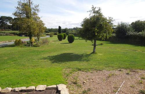 En Bretagne, villa de 2 à 8 pers , meublé de tourisme 3 étoiles nichée dans un écrin de verdure à 2500m de la plage - Foto 2