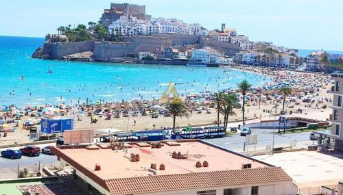 APARTAMENTO NUEVO CÉNTRICO en PRIMERA Línea de playa con vistas al Mar, Piscina, aire acondicionado y wifi - Foto 2