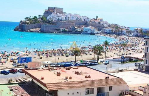 APARTAMENTO NUEVO CÉNTRICO en PRIMERA Línea de playa con vistas al Mar, Piscina, aire acondicionado y wifi - Foto 2