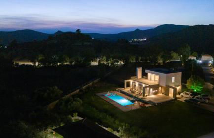 Villa & Stone House with Pool, 10 Mins to Skala Eressos Beach - Foto 75