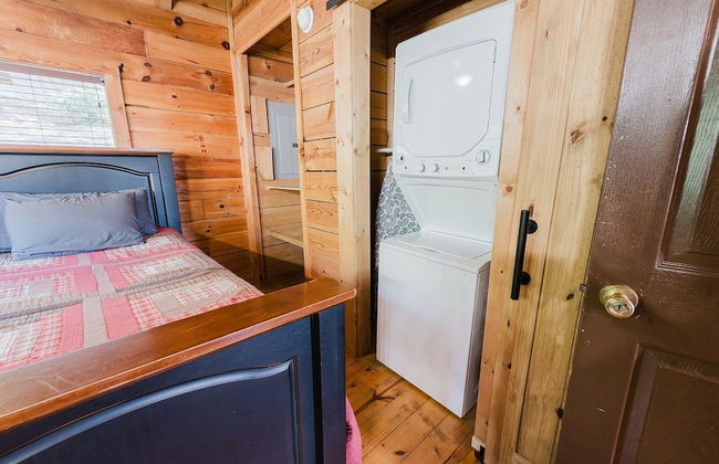 Budro's Bungalow 2 Bedroom Cabin by RedAwning - Photo 6