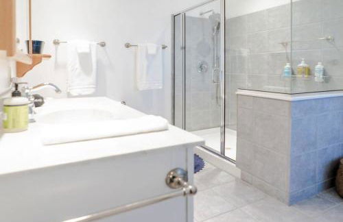 7BR Luxury Living 1st Floor Primary ABODEbucks - Foto 39