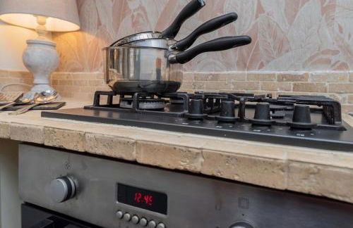 Heron Stays Bath- Boutique Period Group Properties, Parking for 4 Cars, Just 3 Miles to Bath Central, Sleeps 14 - Photo 19